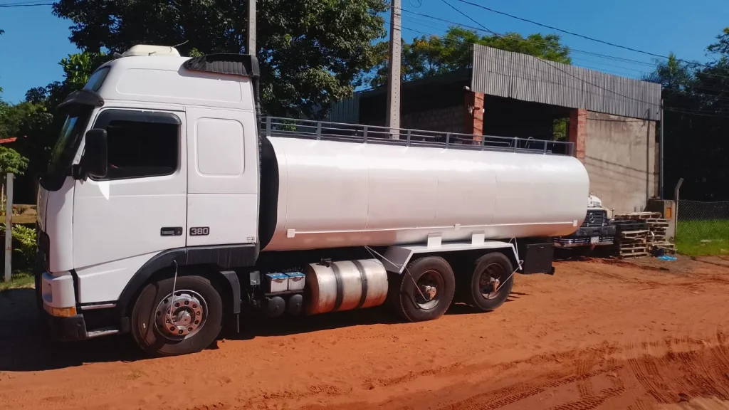 camion cisterna de agua potable